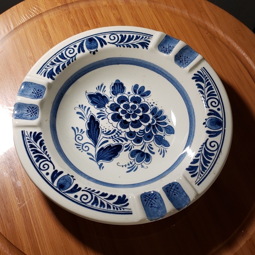 Ashtray vtg hand painted Holland 7.5 in BLAUW DELFTS